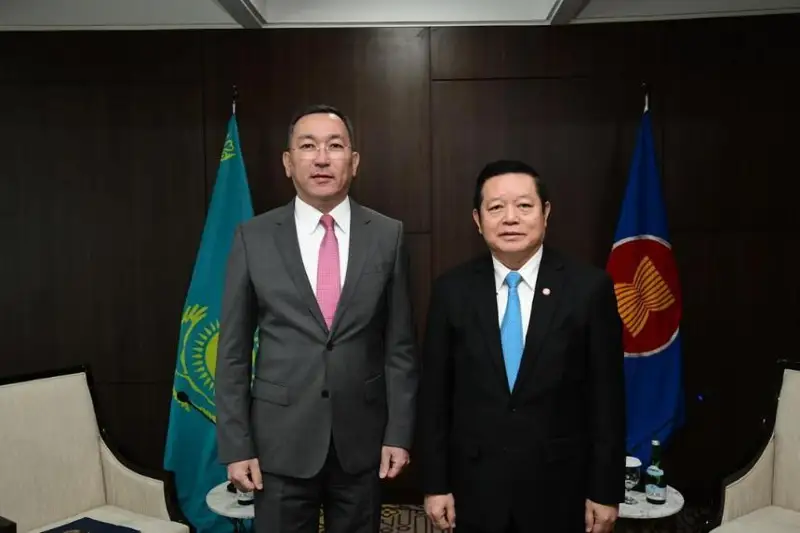 哈萨克斯坦大使会见东南亚国家联盟新任秘书长