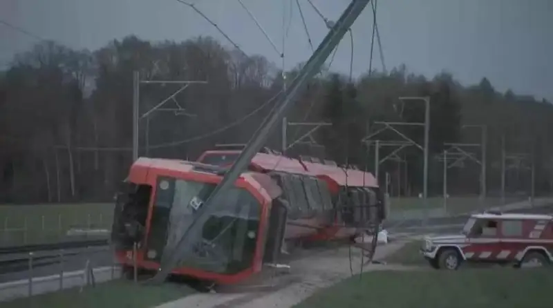 Швейцарияда темир йўл ҳалокатида 12 киши жабрланди