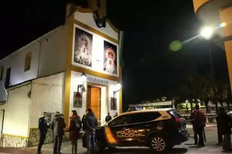 Испанияда ханжар ушлаган эркак черков хизматчисини ўлдирди