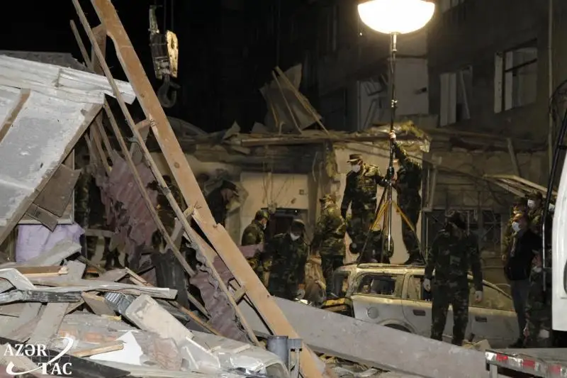 Озарбайжонда икки қаватли уй портлаб кетди