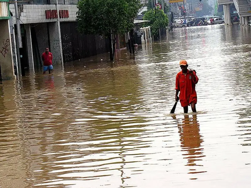 Индонезия пойтахтини сув босди