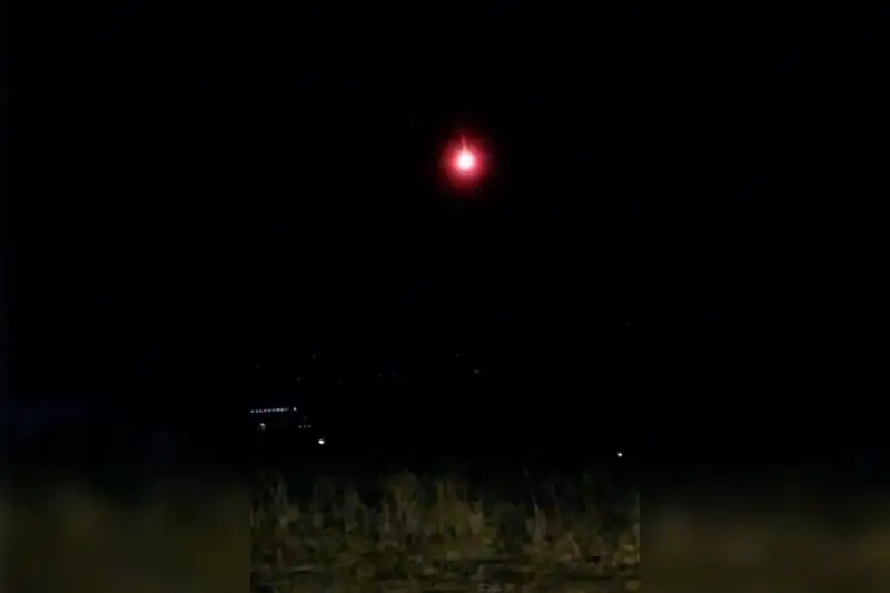 Ливанда метеорит қулаб тушди ва катта ёнғин содир бўлди