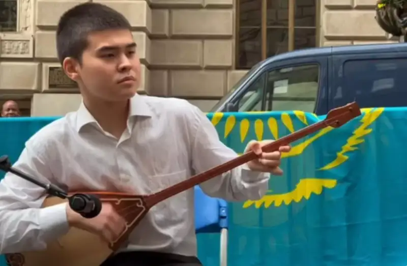 نيۋ-يورك مەرى قازاقستاندىقتىڭ ۆيدەوسىن ءبولىستى