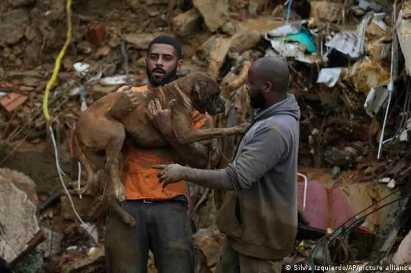 Бразилияда кучли сув тошқини оқибатида 117 киши ҳалок бўлди