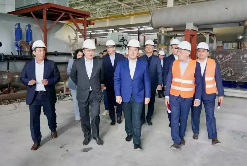 Алихан Смаилов Астана шаҳрида янги газ иситиш станциялари ва 3-ИЭМ қурилиши билан танишди