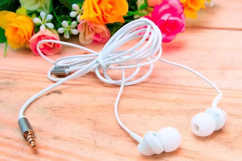 ءبىر رەت جەتكىلىكتى: دارىگەر قۇلاققا زيان قۇلاققاپ ءتۇرىن اتادى