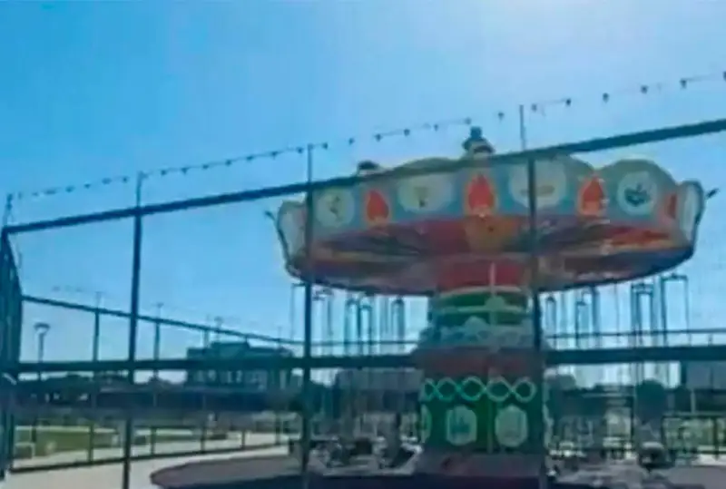 اتىراۋدا اتتراكسيوننان قۇلاعان ءتورت بالا جاراقات العان