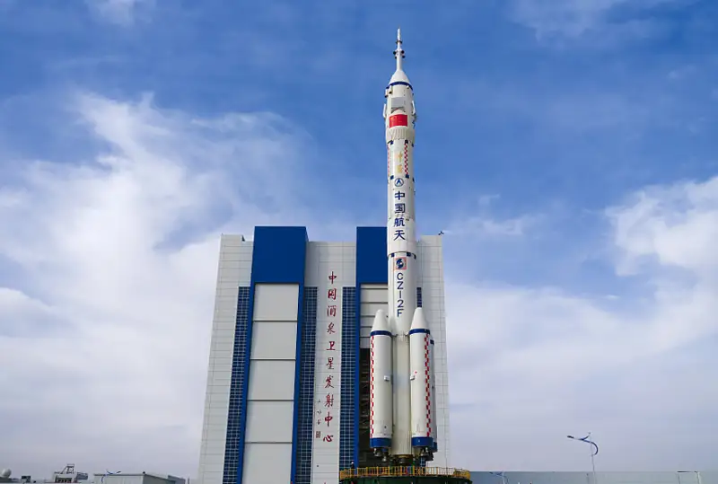 Хитой «Шэньчжоу-15» космик кемасини орбитага олиб чиқади