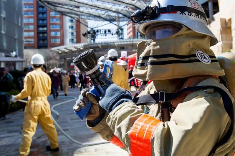 Японияда мушаклар фабрикаси ёнмоқда