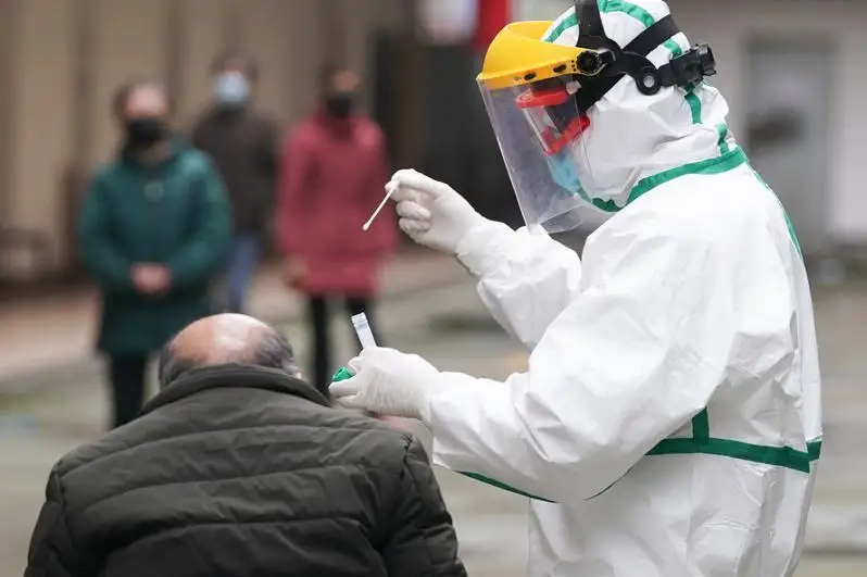 新冠肺炎全球确诊人数逼近560万 近35万人死亡