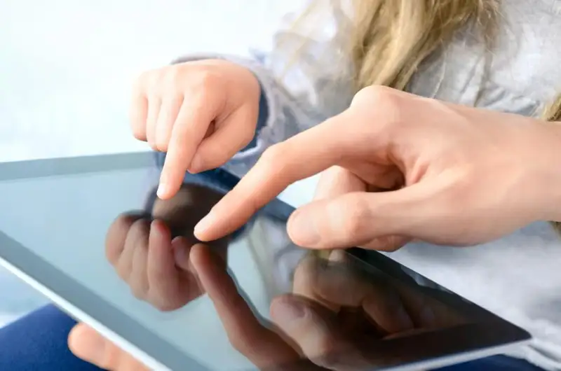 باعدات مۋسين ءبىرىنشى سىنىپ وقۋشىلارىنا جالعا پلانشەت بەرۋدى ۇسىندى