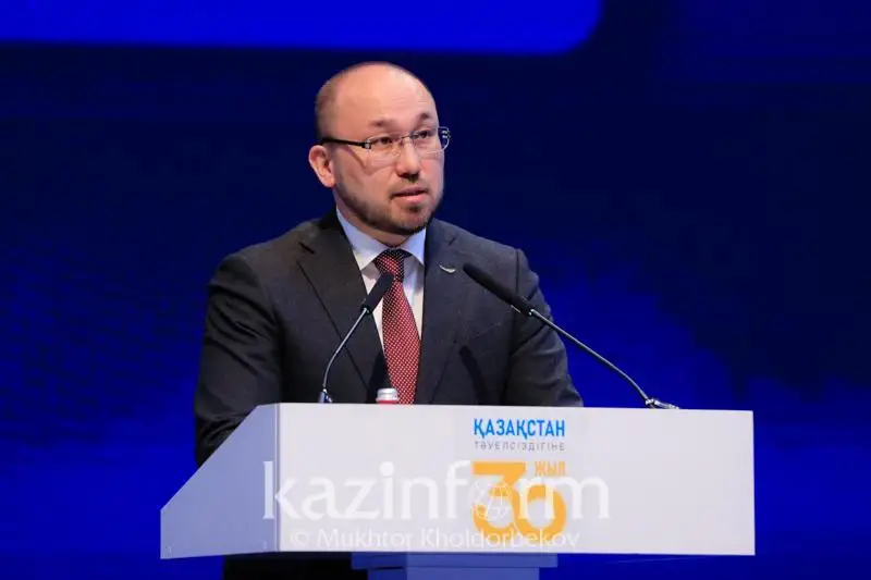 Даурен Абаев: Нурсултон Назарбоев кучли давлат қура олди