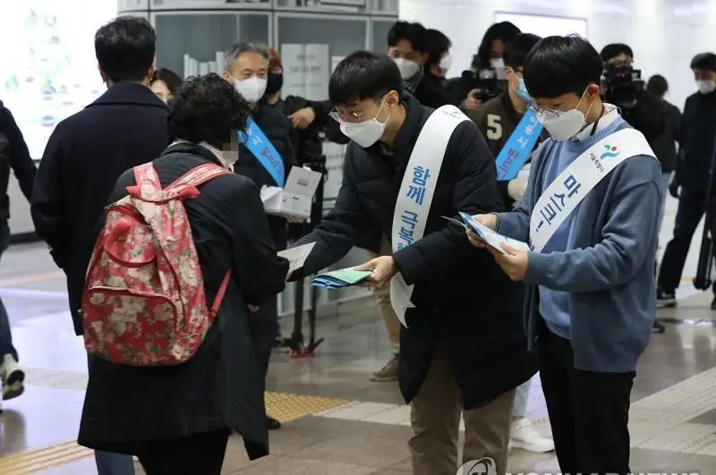 Жанубий Кореяда ниқоб киймаганларга 90 доллар жарима солинади