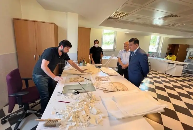 Ценные архивные документы передала Казахстану Турция