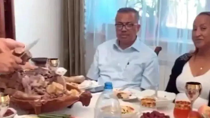 ءجۇرسىن ەرمان تانىمال شەتەلدىك قۇداسى مەن كۇيەۋ بالاسىن قوناق ەتتى