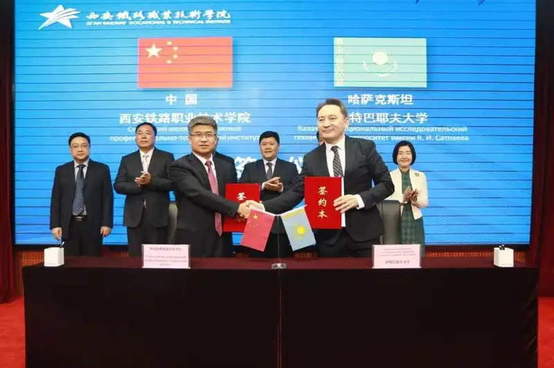 哈国驻西安总领事出席哈中教育机构合作协议签署仪式