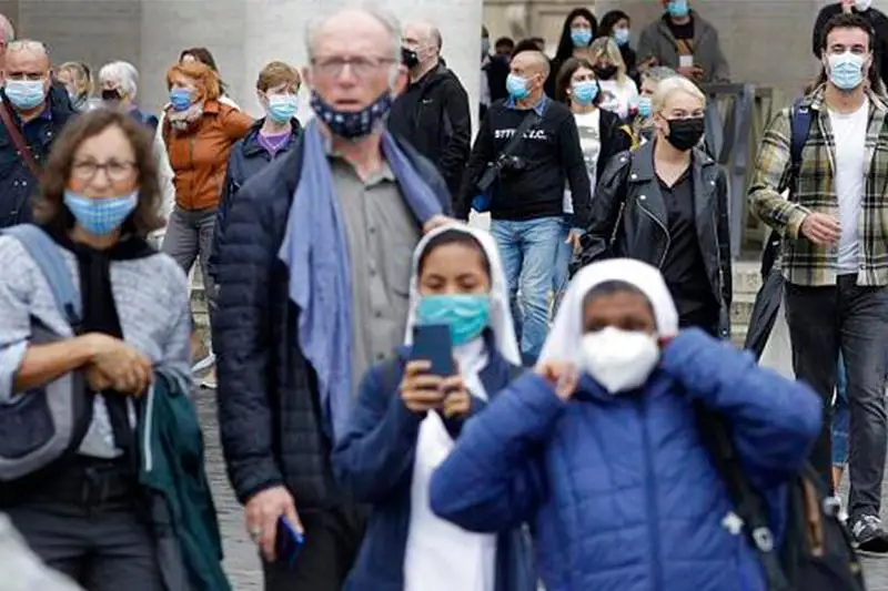 Италияликлардан тоза ҳавода ниқоб тақиш талаб этилади