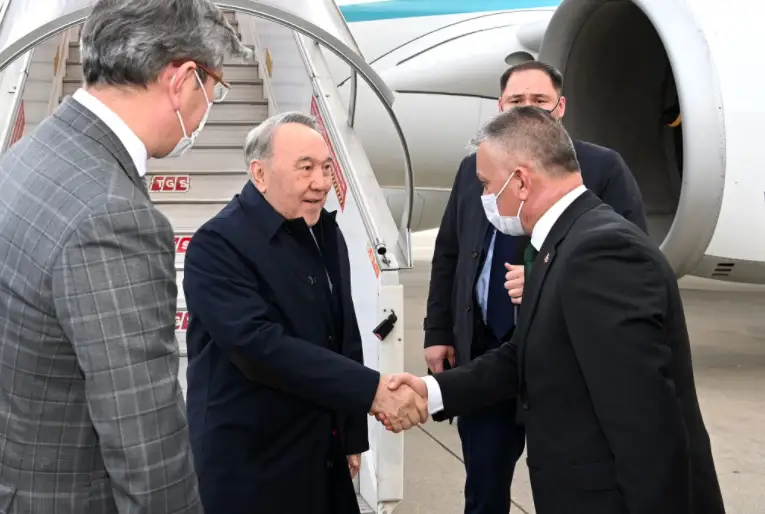 Нурсултон Назарбоев дипломатик форумда иштирок этиш учун Анталияга учиб келди