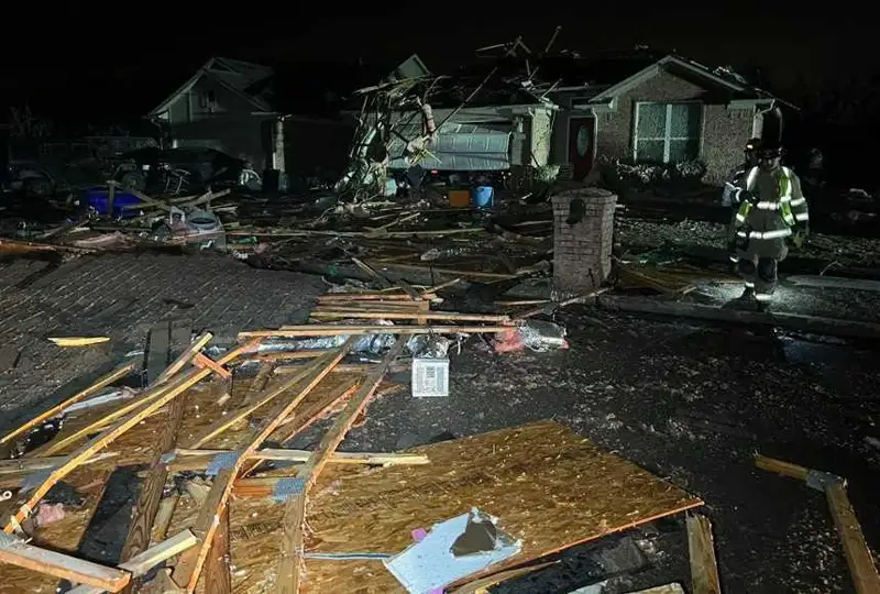 АҚШ жанубидаги табиий офатлардан юз минглаб одамлар жабр кўрди