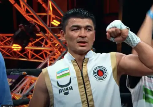 Ўзбекистонлик боксчи россиялик собиқ жаҳон чемпионини мағлуб этди