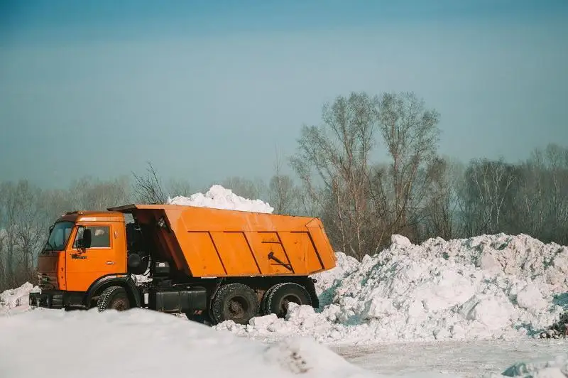 Қозоғистон аҳоли пунктларидан 5 миллион куб метрдан ортиқ қор тозаланди