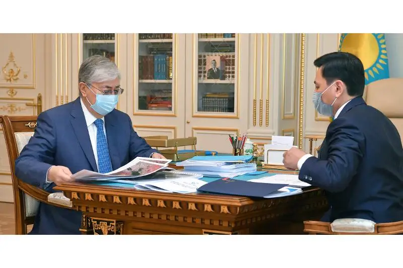 托卡耶夫总统接见努尔苏丹市市长