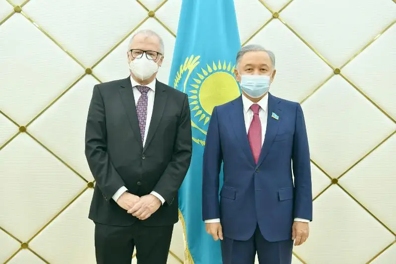 马吉利斯议长会见德国驻哈大使