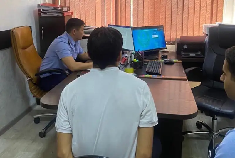 «Altyn orda» bazarynda jas jigitti uryp óltirgen kúdikti ustaldy