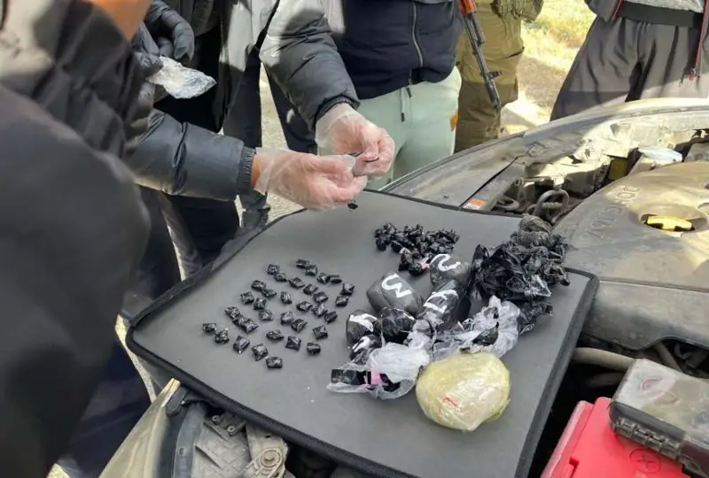 Свыше 250 закладок и пакет с мефедроном изъяли акмолинские полицейские у жителя столицы