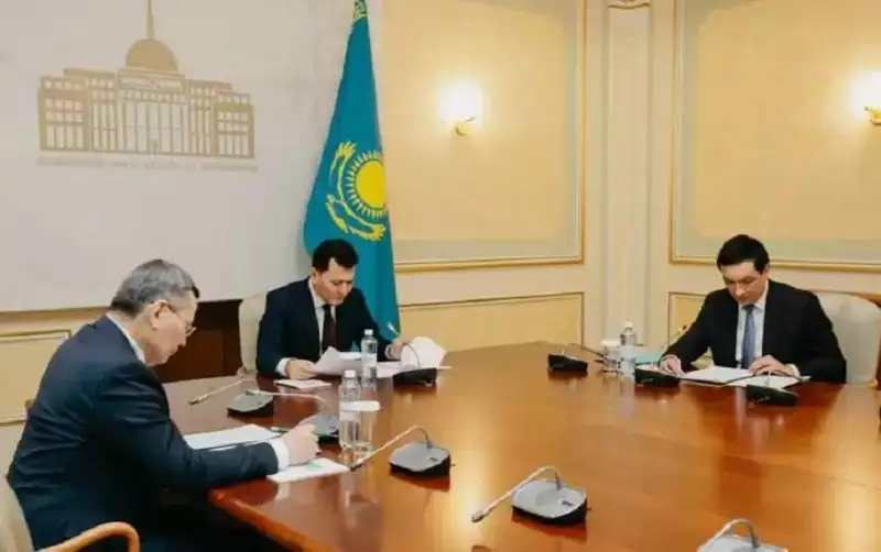 Президент ҳузуридаги комиссия йиғилишида Қозоғистон Республикаси фуқаролиги масалалари муҳокама қилинди