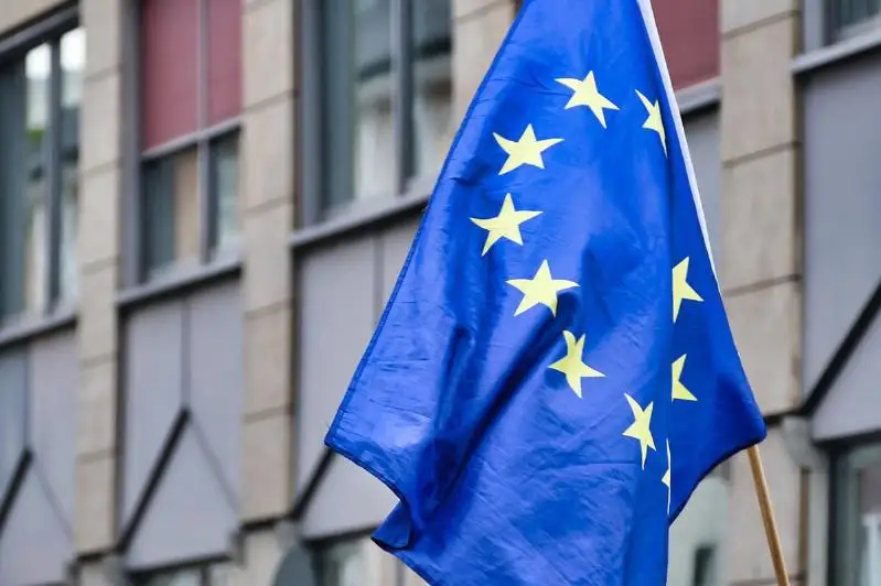 Европа Иттифоқи AҚШ ва бошқа бешта мамлакатдан киришга чекловлар қўйди