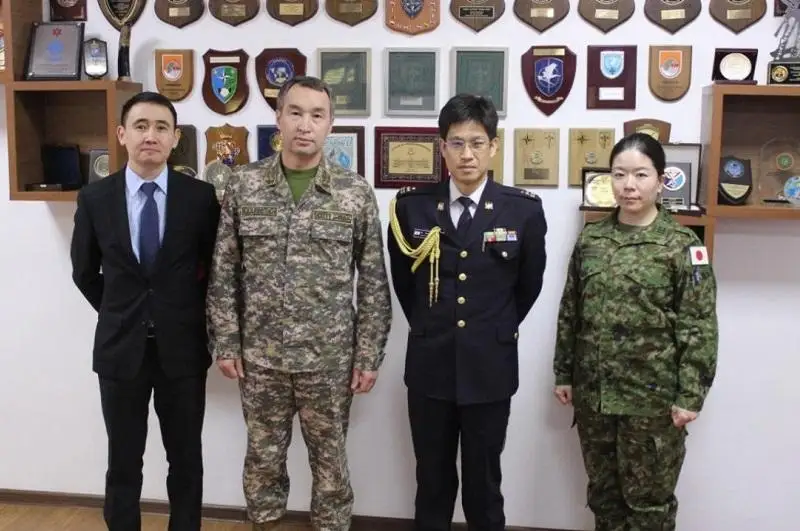 日本驻哈武官访问阿拉木图维和培训中心