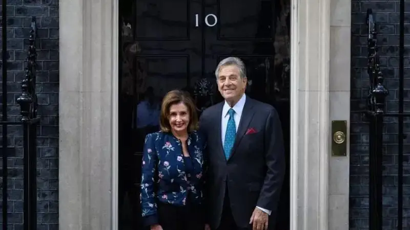 نەنسي پەلوسيدىڭ جۇبايىنا شابۋىل جاسالدى