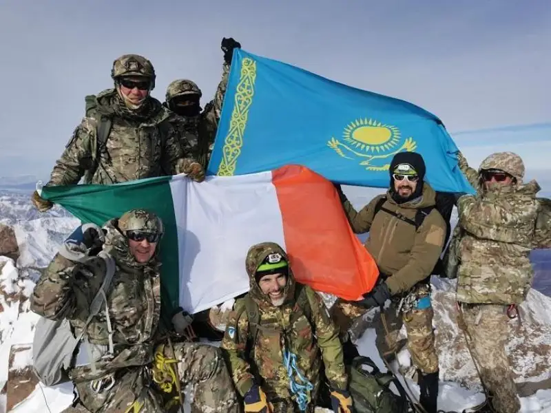 Қозоғистон ва Италия ҳарбий альпинистлари Маншук Маметова чўққисини забт этади