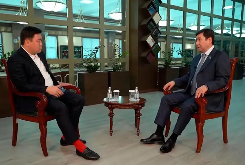 پرەزيدەنت سايلاۋى نەلىكتەن كۇزگە بەلگىلەندى - ەرلان قوشانوۆتىڭ جاۋابى