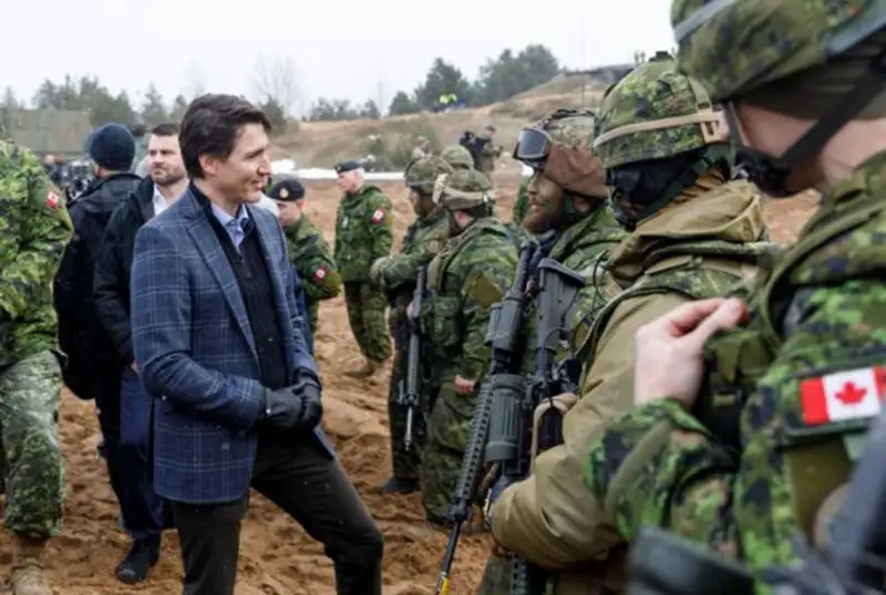 Канада Украина аскарларини тайёрлаш учун Буюк Британияга қўшин юборади
