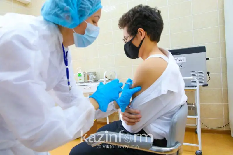 Алматыда 34 мыңға жуық жасөспірім Pfizer вакцинасын алды