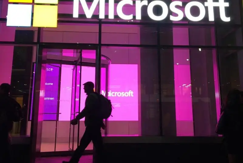 Microsoft Россияни тарк этиш қарори туфайли 126 миллион доллар йўқотди