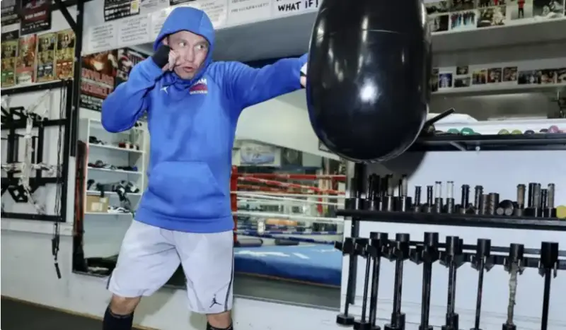 گولوۆكين كانەلومەن جەكپە-جەككە دايىندىعىن كورسەتتى