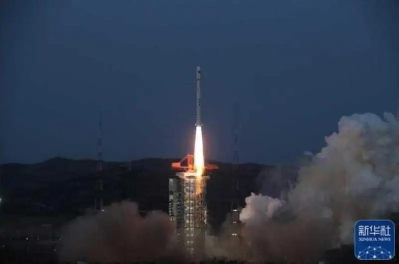 Хитой орбитага иккита масофадан зондловчи сунъий йўлдошни олиб чиқди