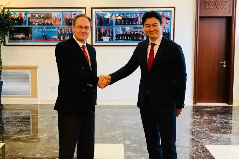 哈萨克斯坦驻华大使同摩尔多瓦驻华大使举行会见