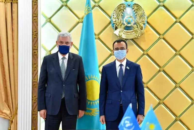 参议院议长阿什姆巴耶夫会见联合国大会主席