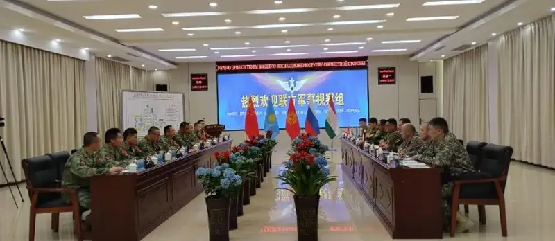 哈国国防部视察组对中国某边防部队进行裁军履约视察