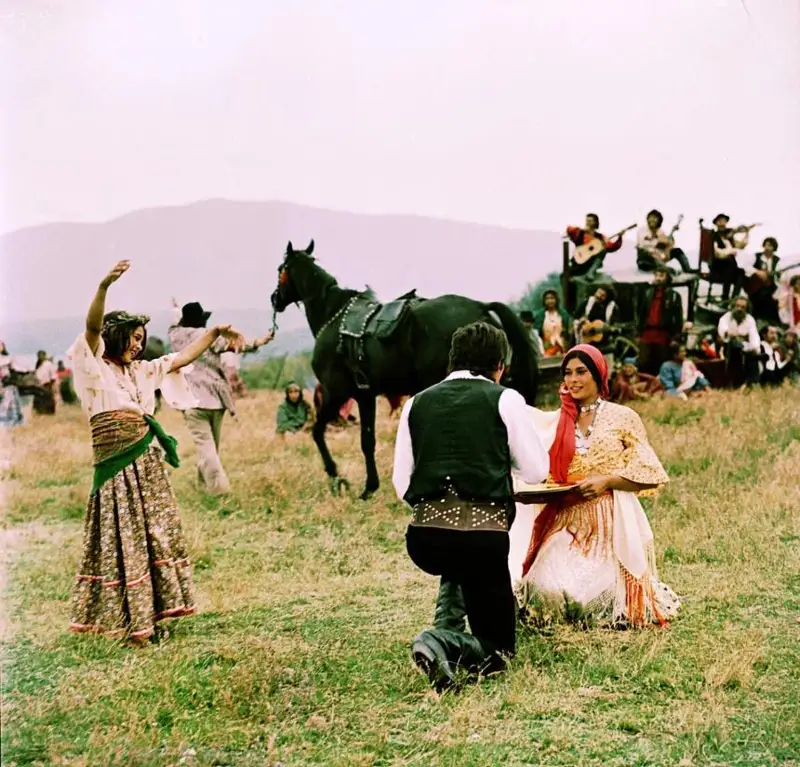 الەمدەگى ەڭ جۇمباق، تارىداي شاشىلعان تايپا