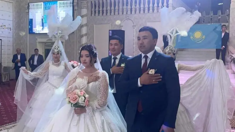 Túrkistanda jastar toıy Ánuranmen ashyldy