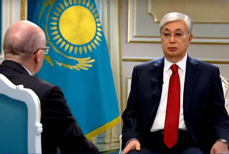 Qazaqstanda orys tiliniń pozıtsııasy nasharlaǵan joq - Prezıdent