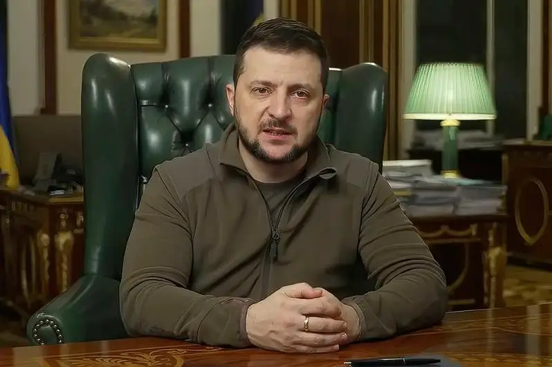 Зеленский баҳорги ҳарбий чақирувни бекор қилди