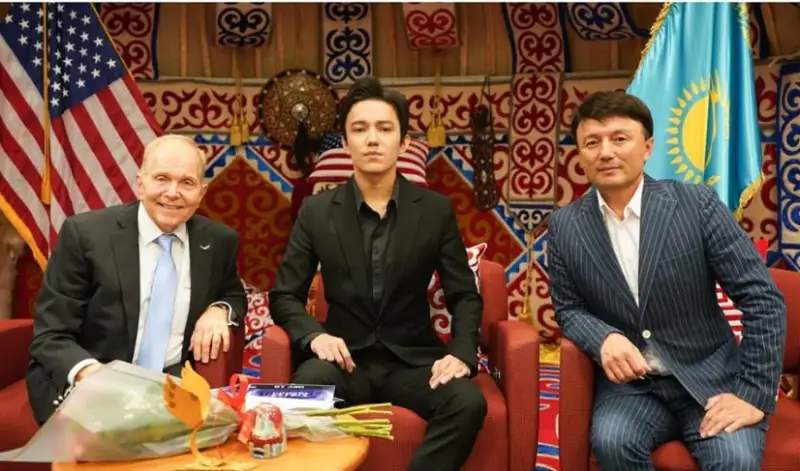 迪玛希与美国驻哈大使莫泽尔会面