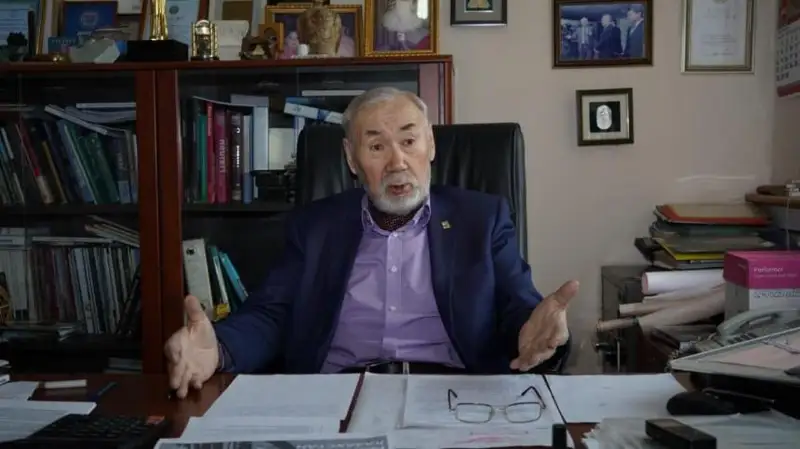 نازاربايەۆ «ماعان شاعىن قالا كەرەك» دەپ ايتقان: استانانىڭ باس جوسپارى اۆتورلارىنىڭ بىرىمەن سۇقبات