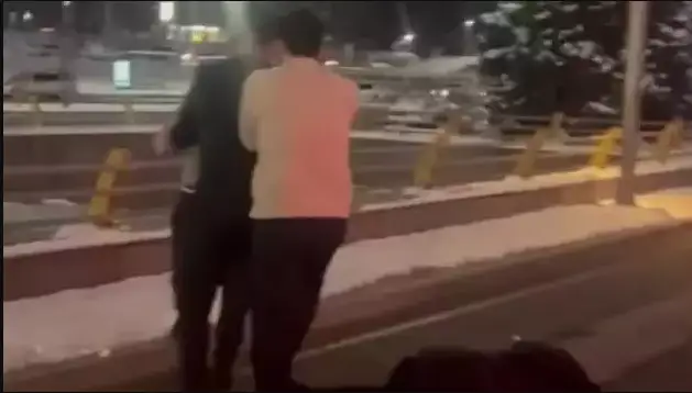 تۇرلىحانوۆتىڭ ۇلى ايەلدى ۇرىپ تالدىرعان ۆيدەو تاراپ كەتتى